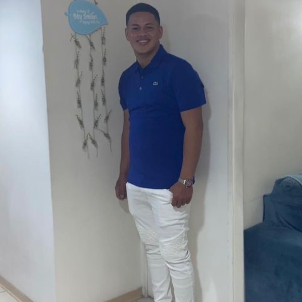 Meet your Posher, Jhoneiber